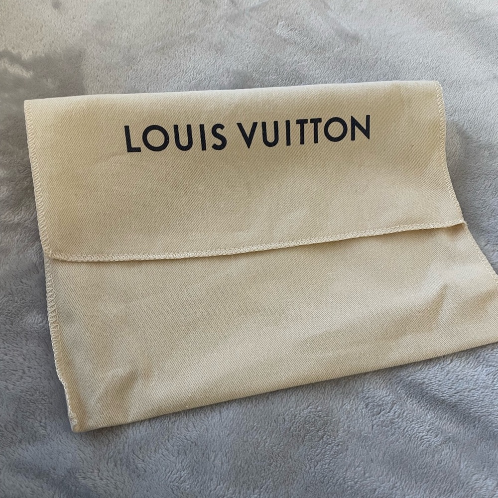 Louis Vuitton Gift Box - Picture 3 of 5